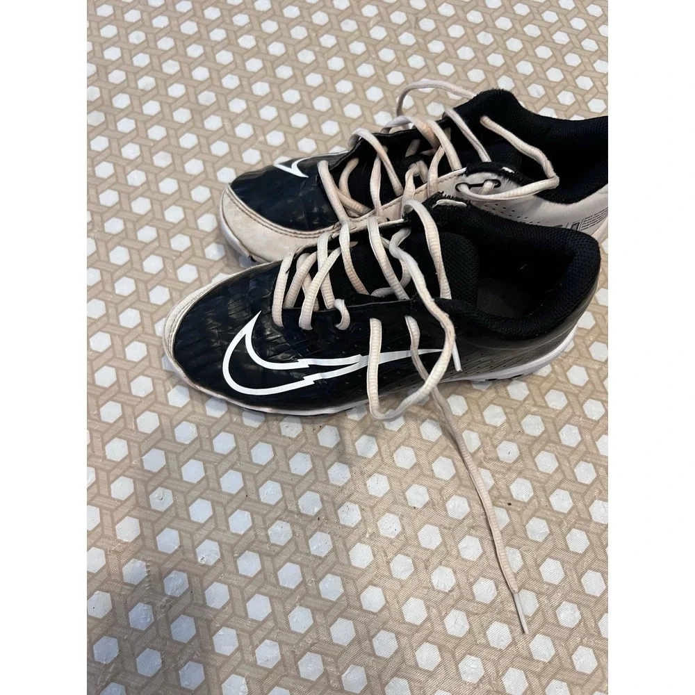 Nike‎ Kids Black White Baseball Cleats Size 3.5Y